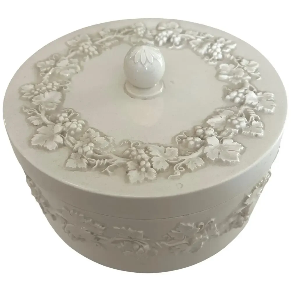 Wedgwood Queens Ware Embossed Trinket Box Grape Vine Etruria England